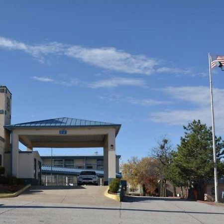 Ok Hotel Oklahoma City Bagian luar foto